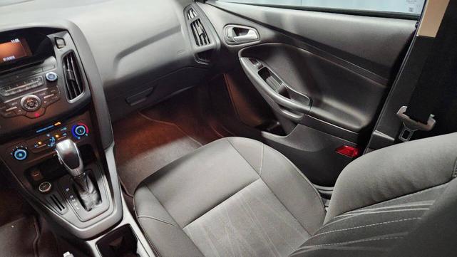 Photo of 2015 White Ford Focus