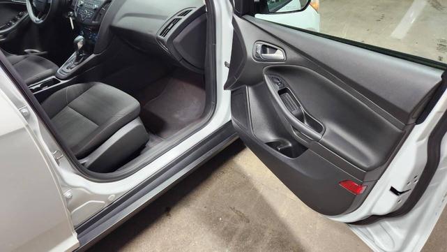 Photo of 2015 White Ford Focus