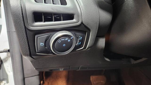 Photo of 2015 White Ford Focus