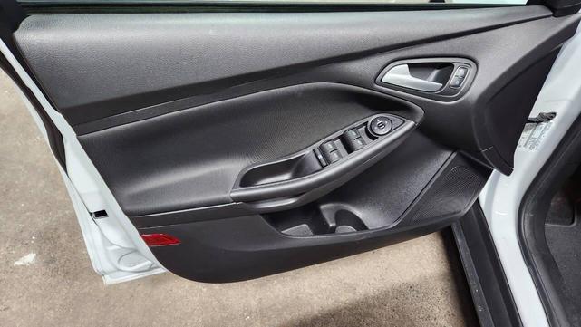 Photo of 2015 White Ford Focus