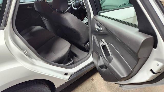 Photo of 2015 White Ford Focus