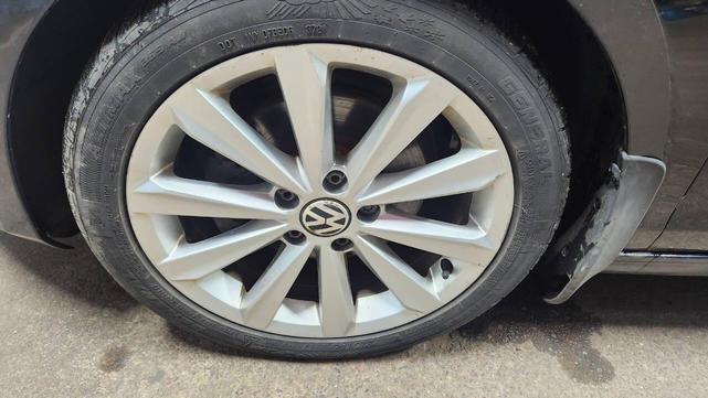 Photo of 2012 Black Volkswagen Golf