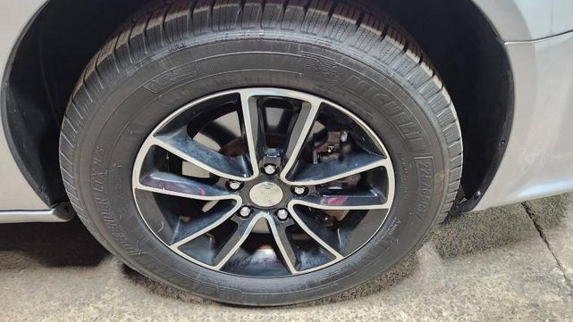 Photo of 2017 Silver Dodge Grand Caravan