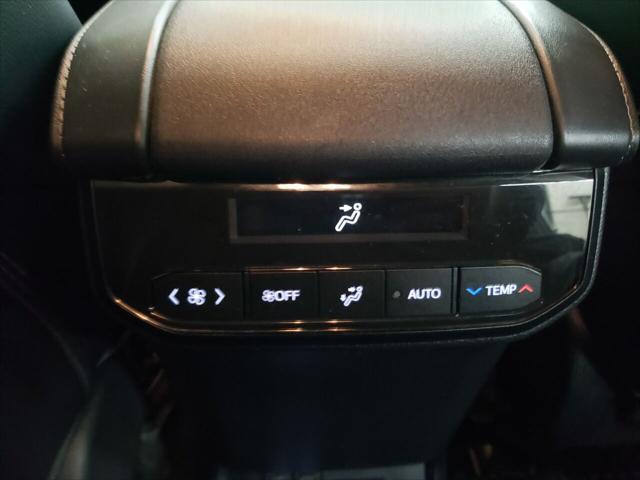 Photo of 2023 Off White Toyota Highlander Hybrid