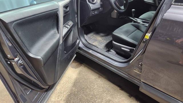 Photo of 2018 Pewter Toyota RAV4