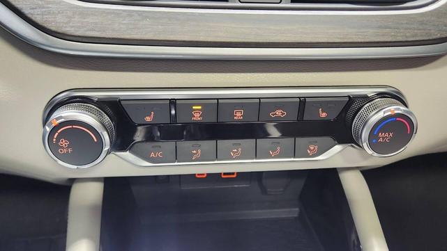 Photo of 2023 Black Nissan Altima