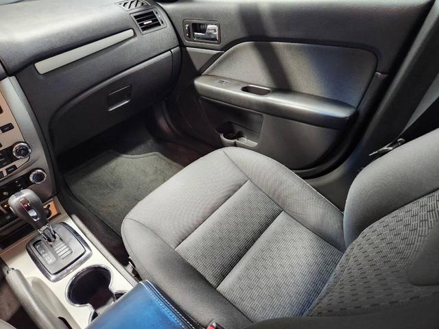 Photo of 2011 Pewter Ford Fusion