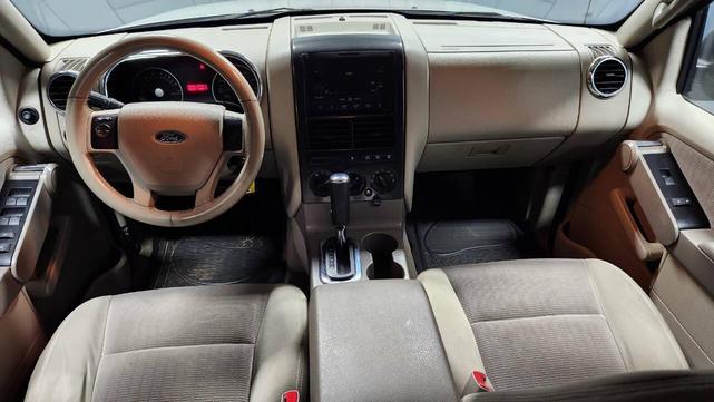 Photo of 2007 Silver Ford Explorer