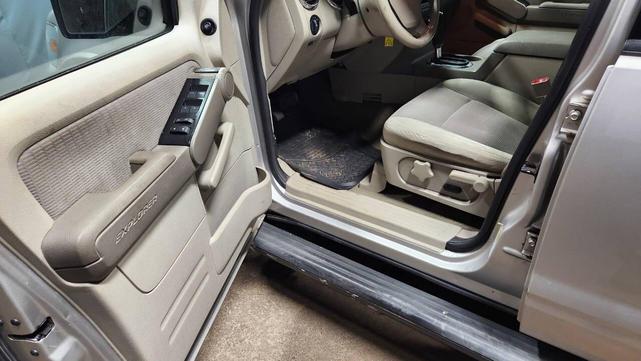 Photo of 2007 Silver Ford Explorer