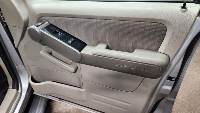 Photo of 2007 Silver Ford Explorer