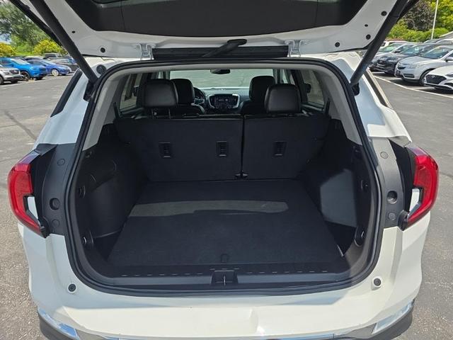 Photo of 2024 Summit White GMC Terrain