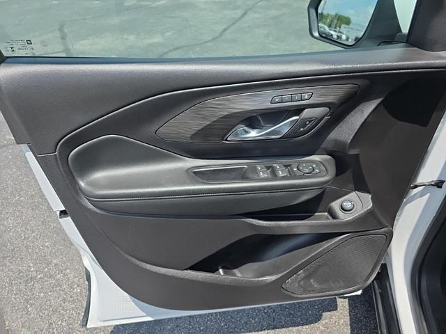 Photo of 2024 Summit White GMC Terrain