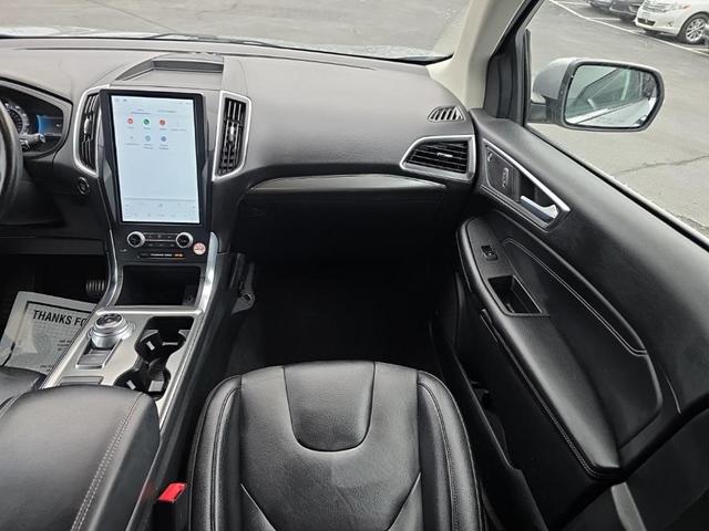 Photo of 2022 Silver Metallic Ford Edge