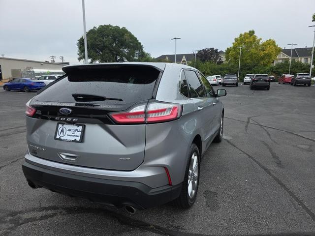 Photo of 2022 Silver Metallic Ford Edge