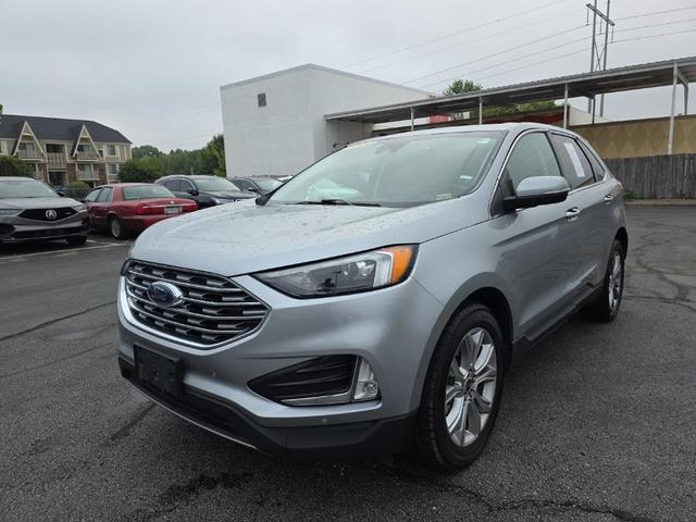 Photo of 2022 Silver Metallic Ford Edge
