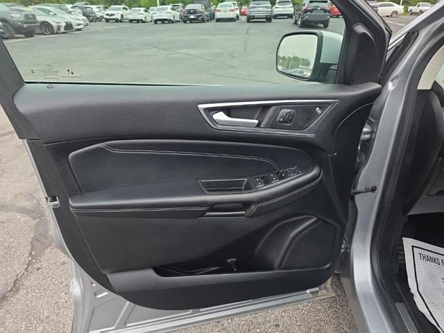 Photo of 2022 Silver Metallic Ford Edge