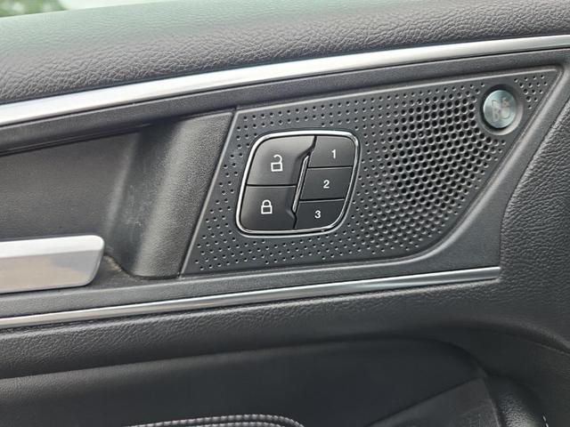 Photo of 2022 Silver Metallic Ford Edge