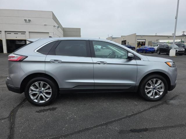 Photo of 2022 Silver Metallic Ford Edge