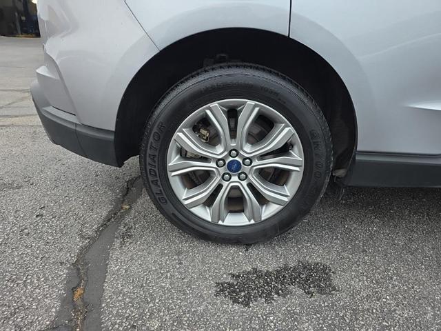 Photo of 2022 Silver Metallic Ford Edge