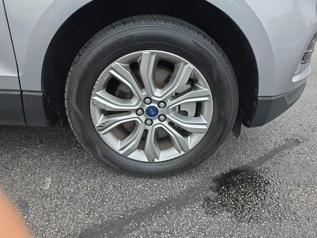 Photo of 2022 Silver Metallic Ford Edge