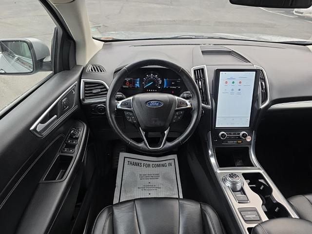 Photo of 2022 Silver Metallic Ford Edge