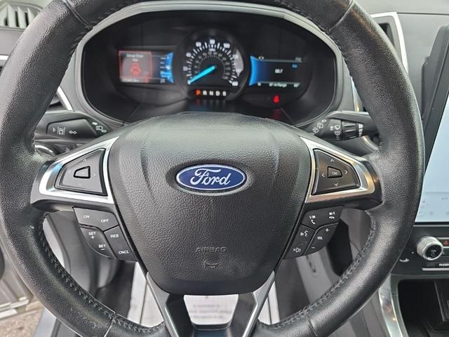 Photo of 2022 Silver Metallic Ford Edge