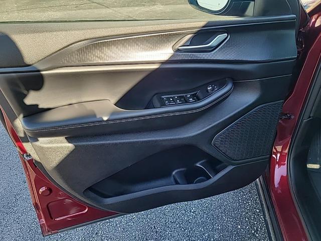 Photo of 2023 Velvet Red Pearlcoat Jeep Grand Cherokee