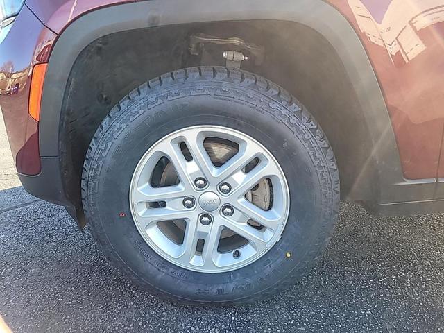 Photo of 2023 Velvet Red Pearlcoat Jeep Grand Cherokee