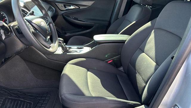 Photo of 2021 Silver Ice Metallic Chevrolet Malibu