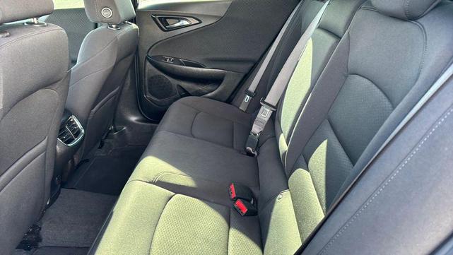 Photo of 2021 Silver Ice Metallic Chevrolet Malibu