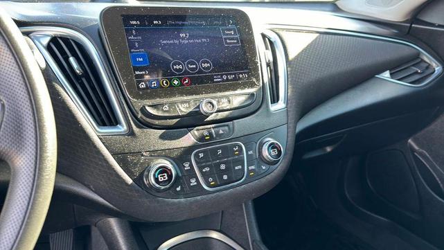 Photo of 2021 Silver Ice Metallic Chevrolet Malibu
