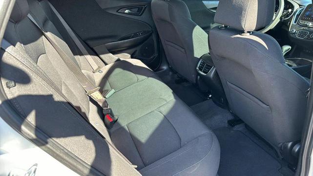 Photo of 2021 Silver Ice Metallic Chevrolet Malibu