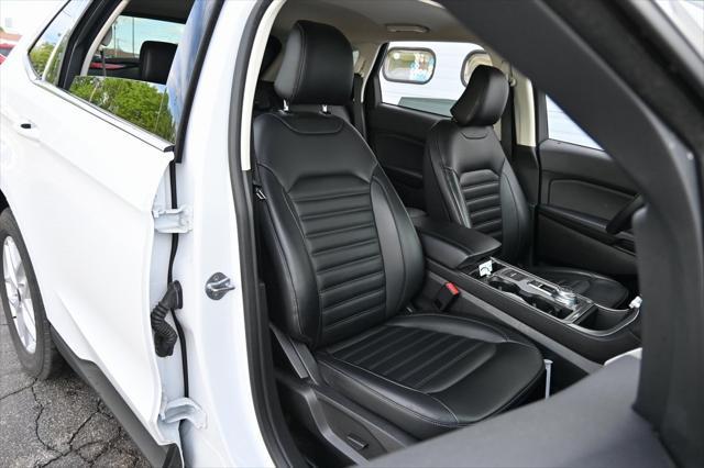 Photo of 2024 Oxford White Ford Edge