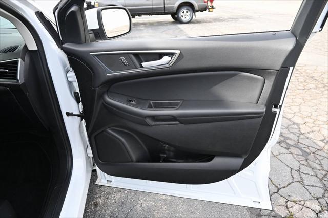 Photo of 2024 Oxford White Ford Edge