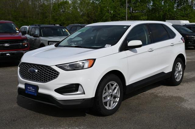 Photo of 2024 Oxford White Ford Edge