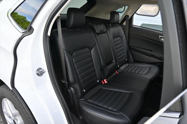 Photo of 2024 Oxford White Ford Edge