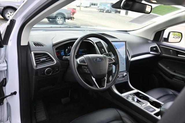Photo of 2024 Oxford White Ford Edge