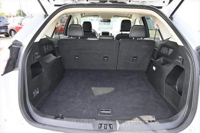 Photo of 2024 Oxford White Ford Edge