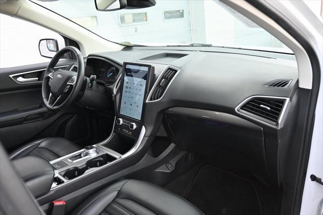 Photo of 2024 Oxford White Ford Edge