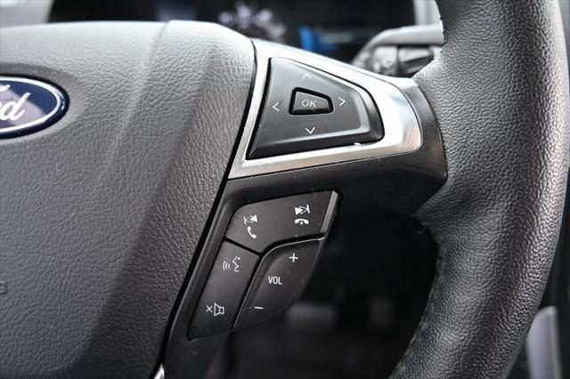 Photo of 2024 Oxford White Ford Edge