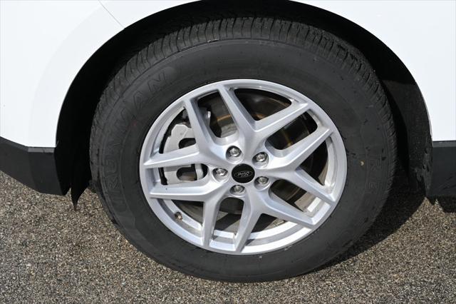 Photo of 2024 Oxford White Ford Edge