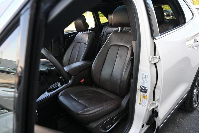 Photo of 2016 Confidential White Tri-Coat Lincoln MKC