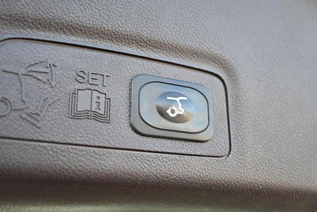 Photo of 2016 Confidential White Tri-Coat Lincoln MKC