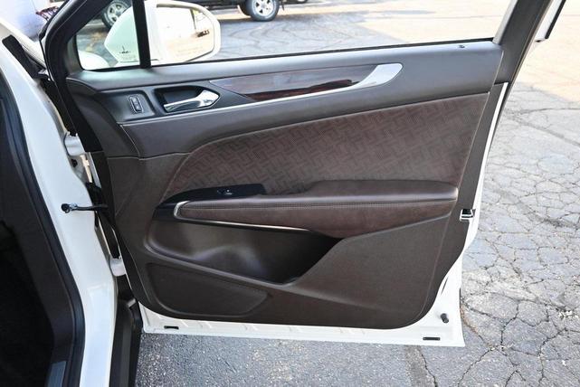 Photo of 2016 Confidential White Tri-Coat Lincoln MKC