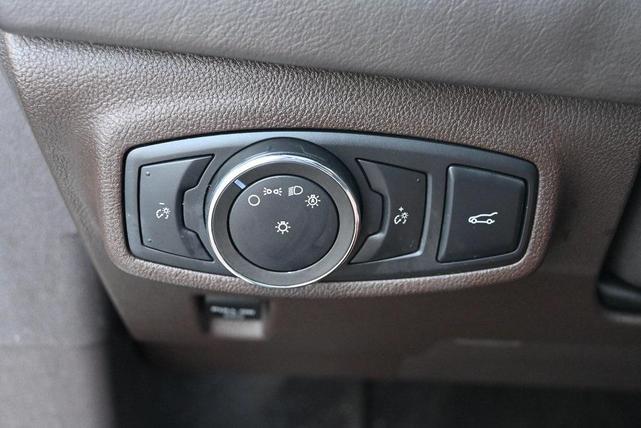 Photo of 2016 Confidential White Tri-Coat Lincoln MKC