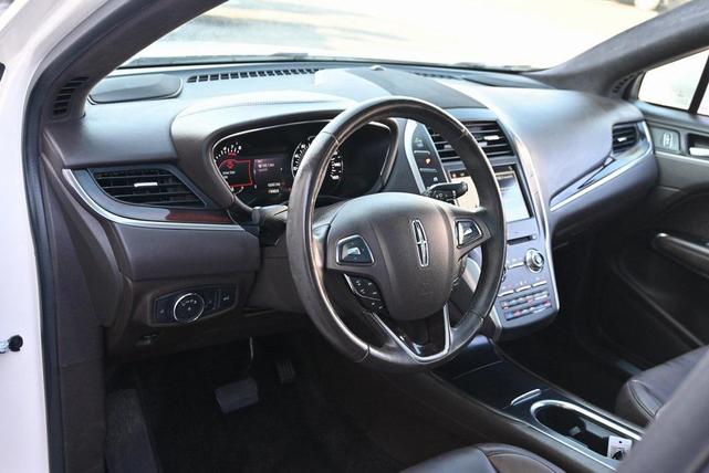 Photo of 2016 Confidential White Tri-Coat Lincoln MKC