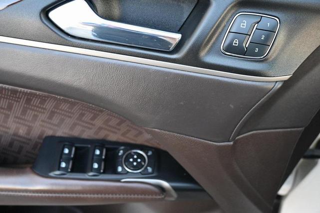 Photo of 2016 Confidential White Tri-Coat Lincoln MKC