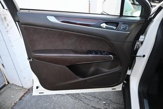 Photo of 2016 Confidential White Tri-Coat Lincoln MKC