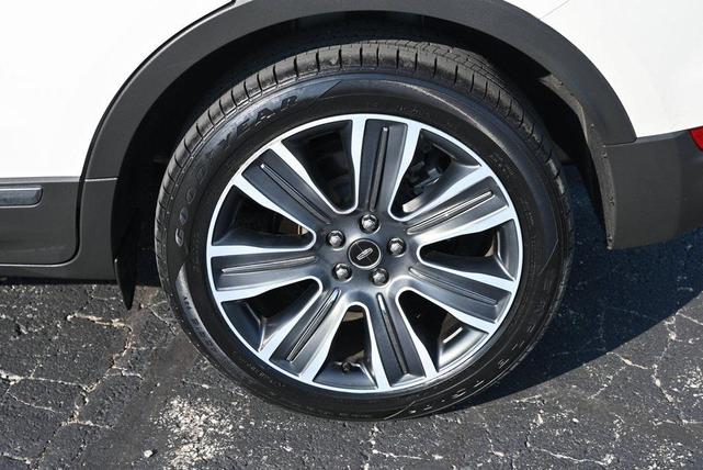 Photo of 2016 Confidential White Tri-Coat Lincoln MKC