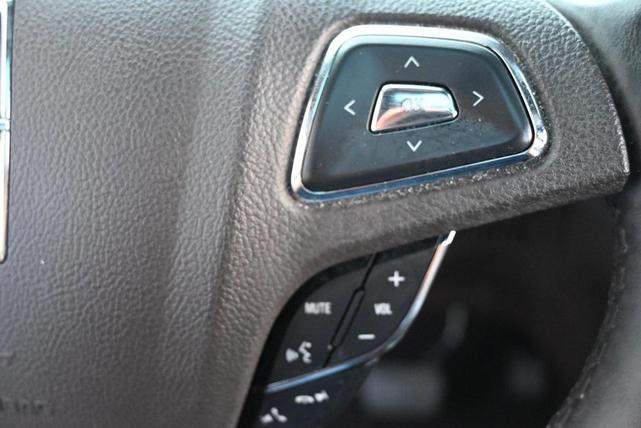 Photo of 2016 Confidential White Tri-Coat Lincoln MKC
